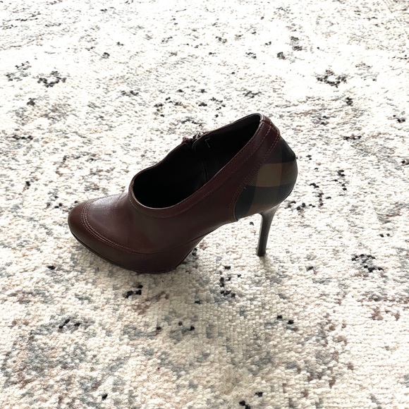 Burberry shoes size 35 - Picture 2 of 3